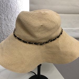 Forever 21 Floppy Straw Hat with gold chain